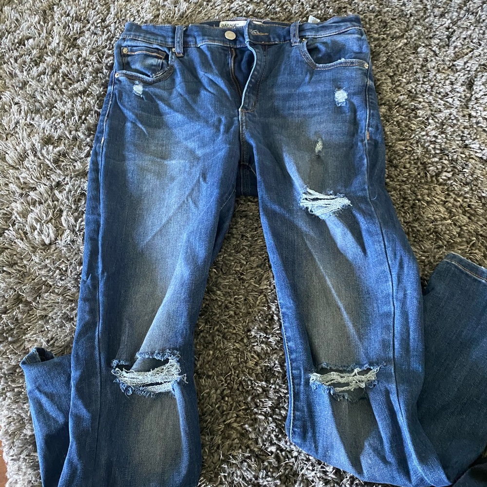 Distress skinny jeans